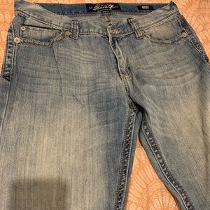 Seven7 blue jeans